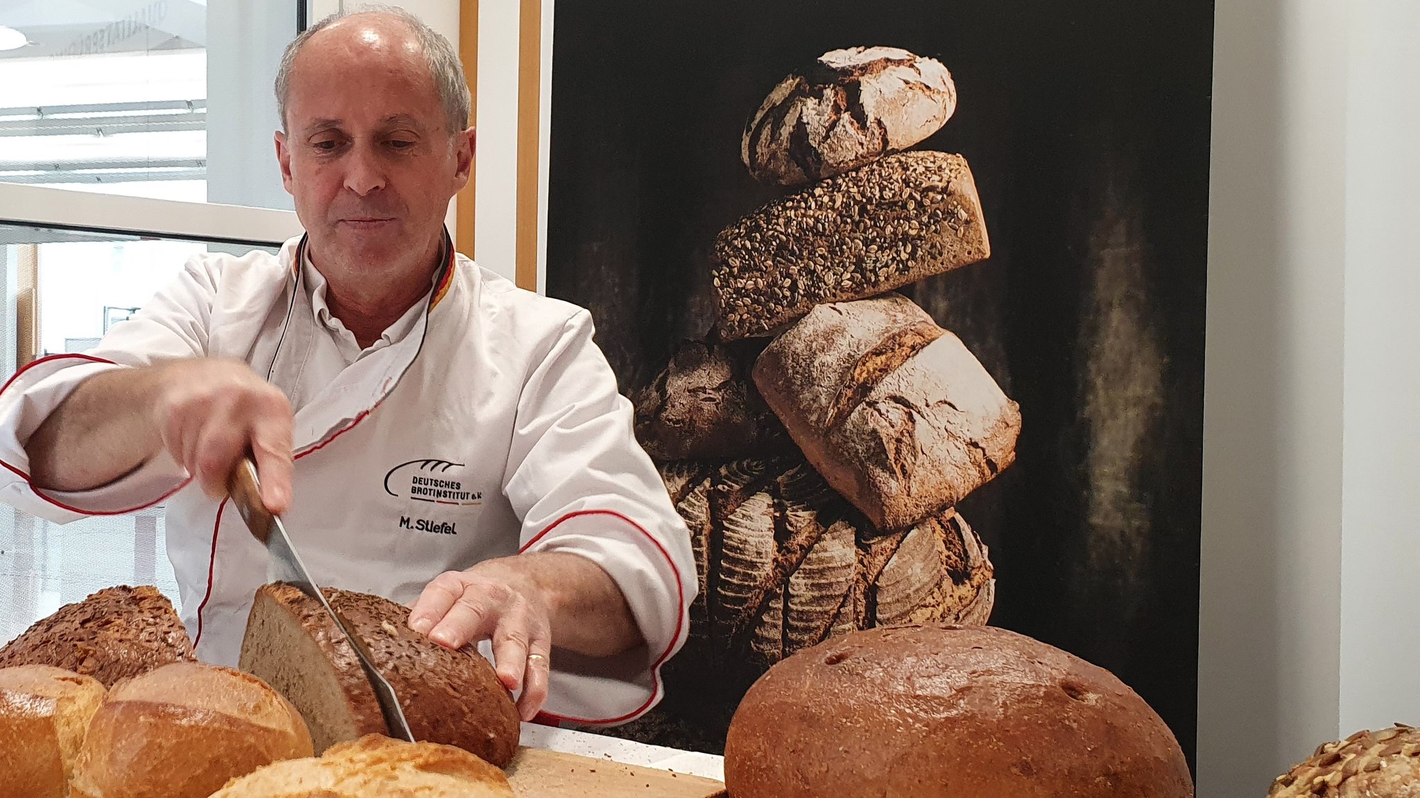 Brotprüfungen in Unterfranken: Wie erkennt man ein gutes Brot? 