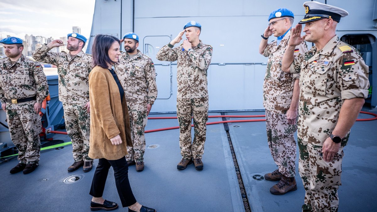 Außenministerin Annalena Baerbock (Grüne) besucht die Fregatte "Baden-Württemberg" der Bundesmarine in Beirut.