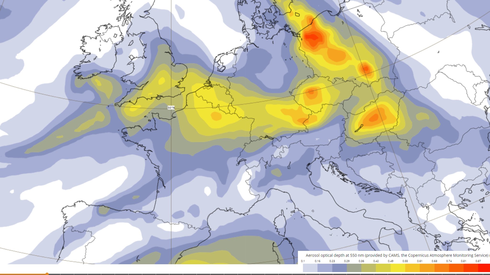 Mitunter schaffen es die Rauchschwaden bis nach Mitteleuropa und trüben hier den Himmel, wie am 10. Juli 2023 abends.  