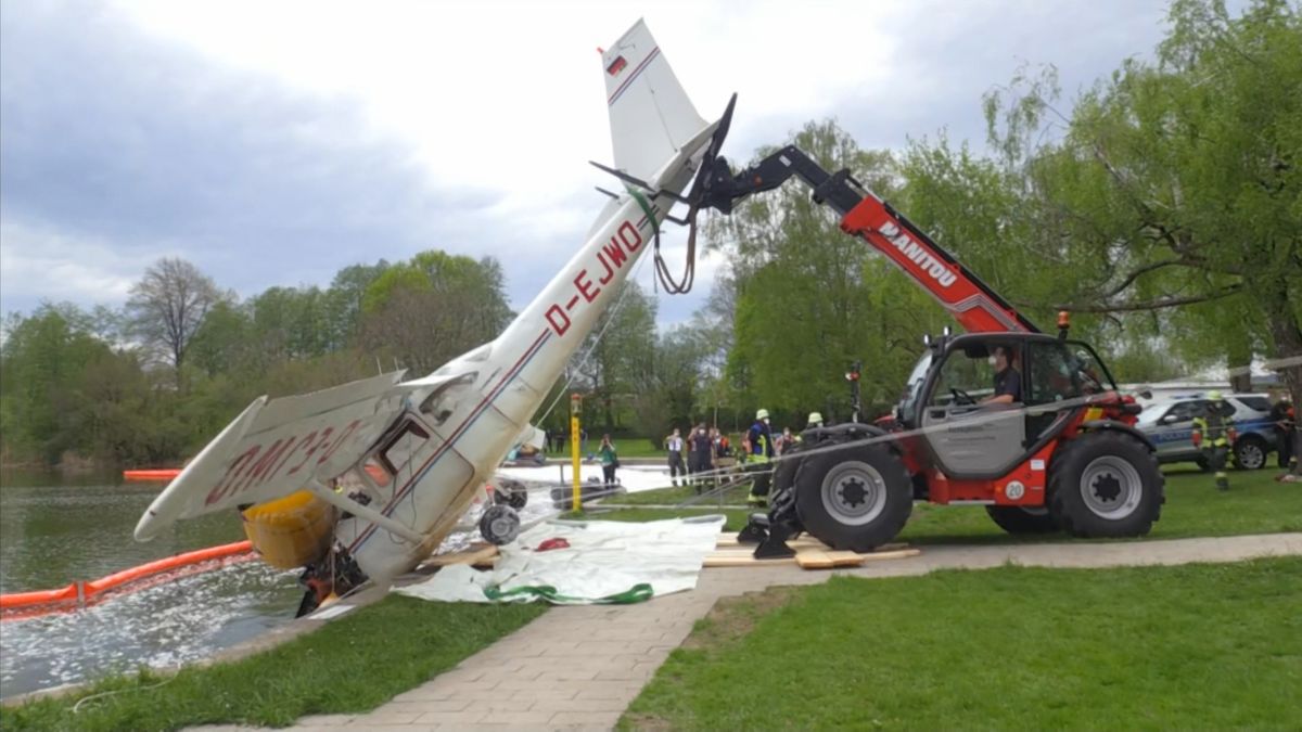 Zweijahrige Fallt In Gartenteich Und Wird Wiederbelebt Br24