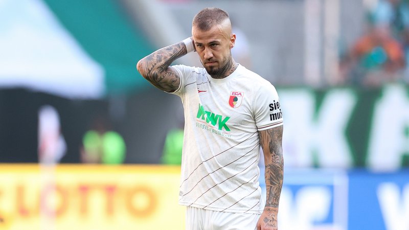 FCA-Spieler Niklas Dorsch beim ersten Spiel der Bundesligasaison 24/25 in der WWK-Arena. | Bild: pa/dpa/ Revierfoto FCA-Spieler Niklas Dorsch beim ersten Spiel der Bundesligasaison 24/25 in der WWK-Arena.