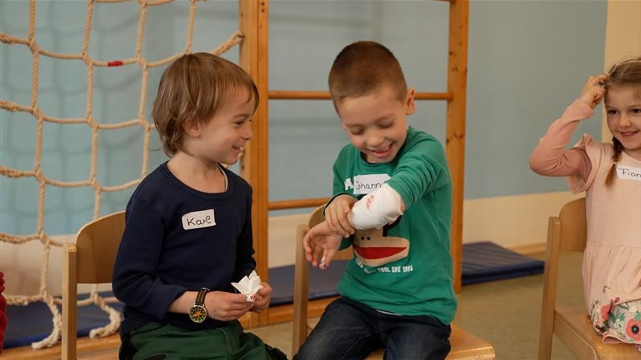 Erste Hilfe für Kinder: Wundversorgung und Notruf absetzen