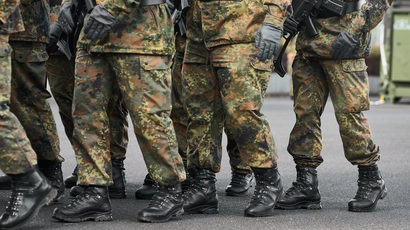 Soldaten der Bundeswehr | Bild: pa/dpa/CHROMORANGE | Michael Bihlmayer Soldaten der Bundeswehr