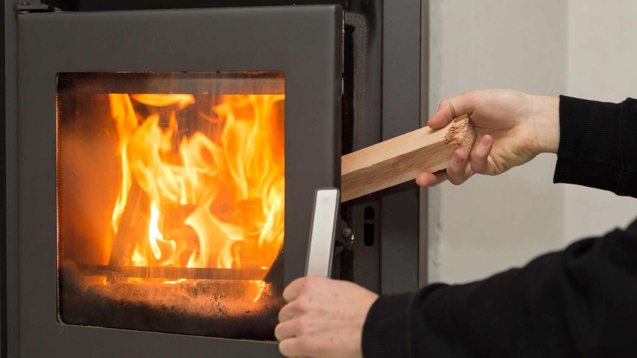 Gefährliche Fehler vermeiden: Mit Holz heizen, aber richtig!