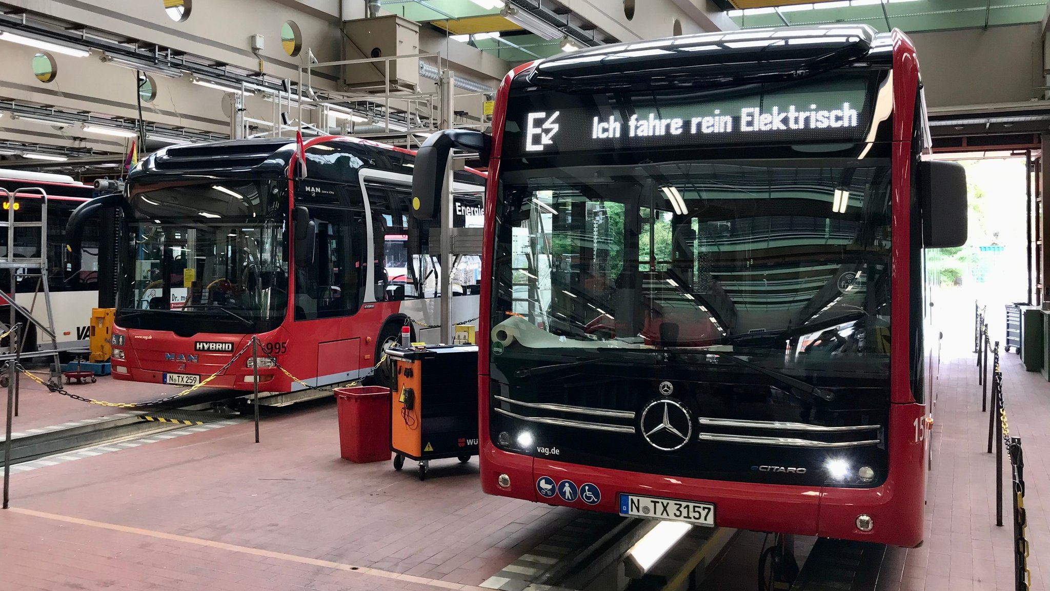 24.07.2023, Nürnberg - E-Busse im Betriebshof. | Bild: BR/Michael Reiner 24.07.2023, Nürnberg - E-Busse im Betriebshof.