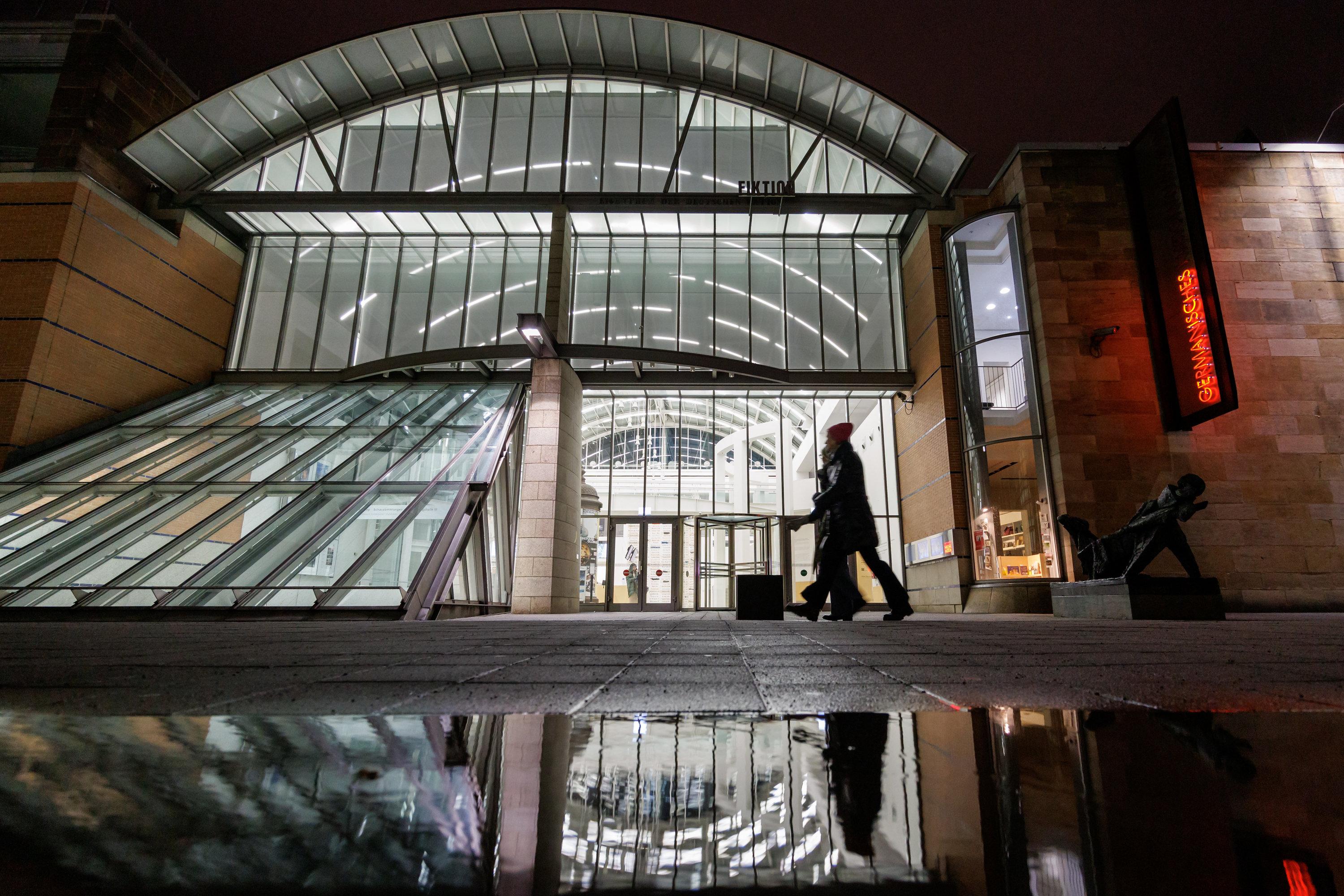 Eingangsportal des Germanischen Nationalmuseums in Nürnberg