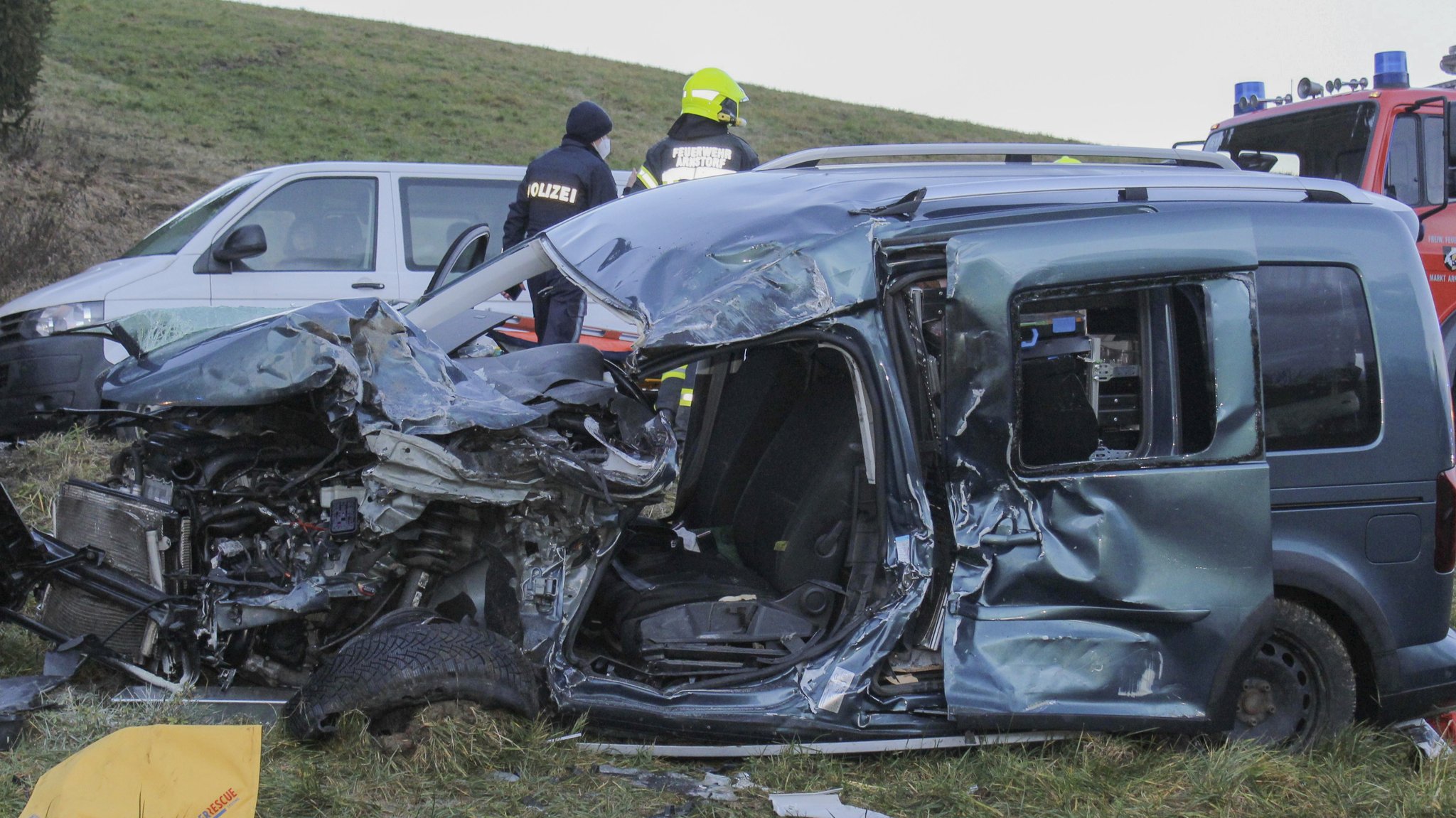 Eines der völlig zerstörten Autos