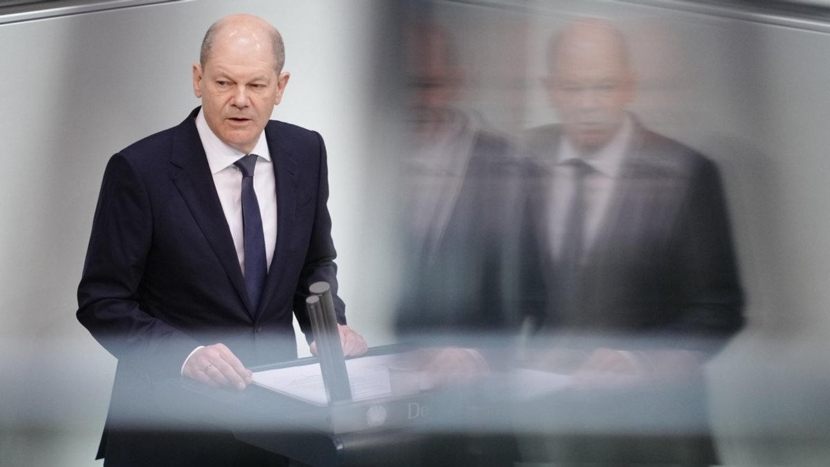 Bundeskanzler Scholz verteidigt Politik der Ampel-Koalition in Generaldebatte des Bundestags.