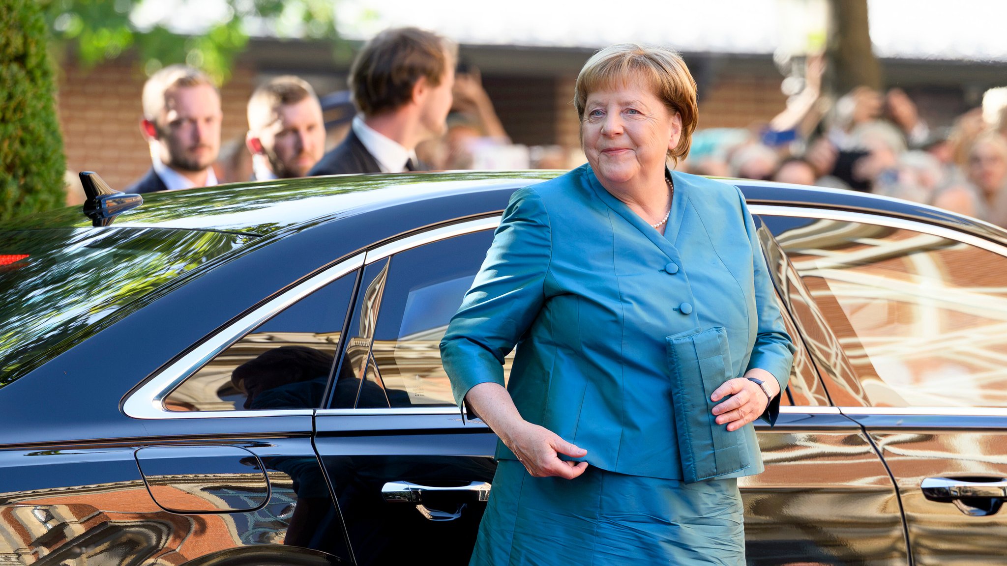 Für Haltung und Zusammenhalt: Merkel bekommt Caritas-Preis