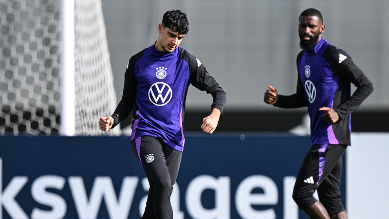 Aleksandar Pavlovic (vorne) | Bild: picture-alliance / dpa Aleksandar Pavlovic (vorne)