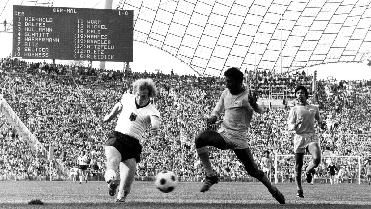 Fußball bei Olympia 1972: Deutschland gegen Malaysia | Bild: picture-alliance/dpa Fußball bei Olympia 1972: Deutschland gegen Malaysia