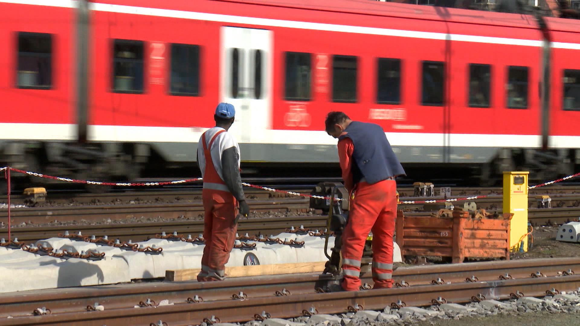 Die Bahn hat im ersten Halbjahr dieses Jahres tiefrote Zahlen geschrieben. 