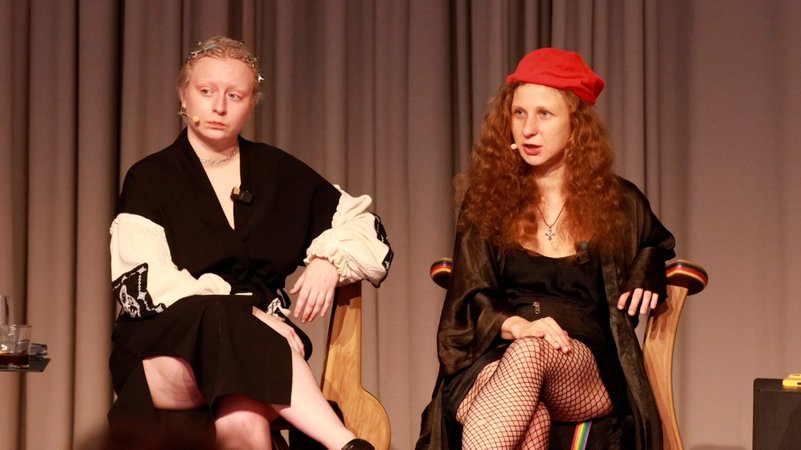 Die Geschichte von Pussy Riot erzählt ab heute das Haus der Kunst in München. | Bild: BR Die Geschichte von Pussy Riot erzählt ab heute das Haus der Kunst in München.