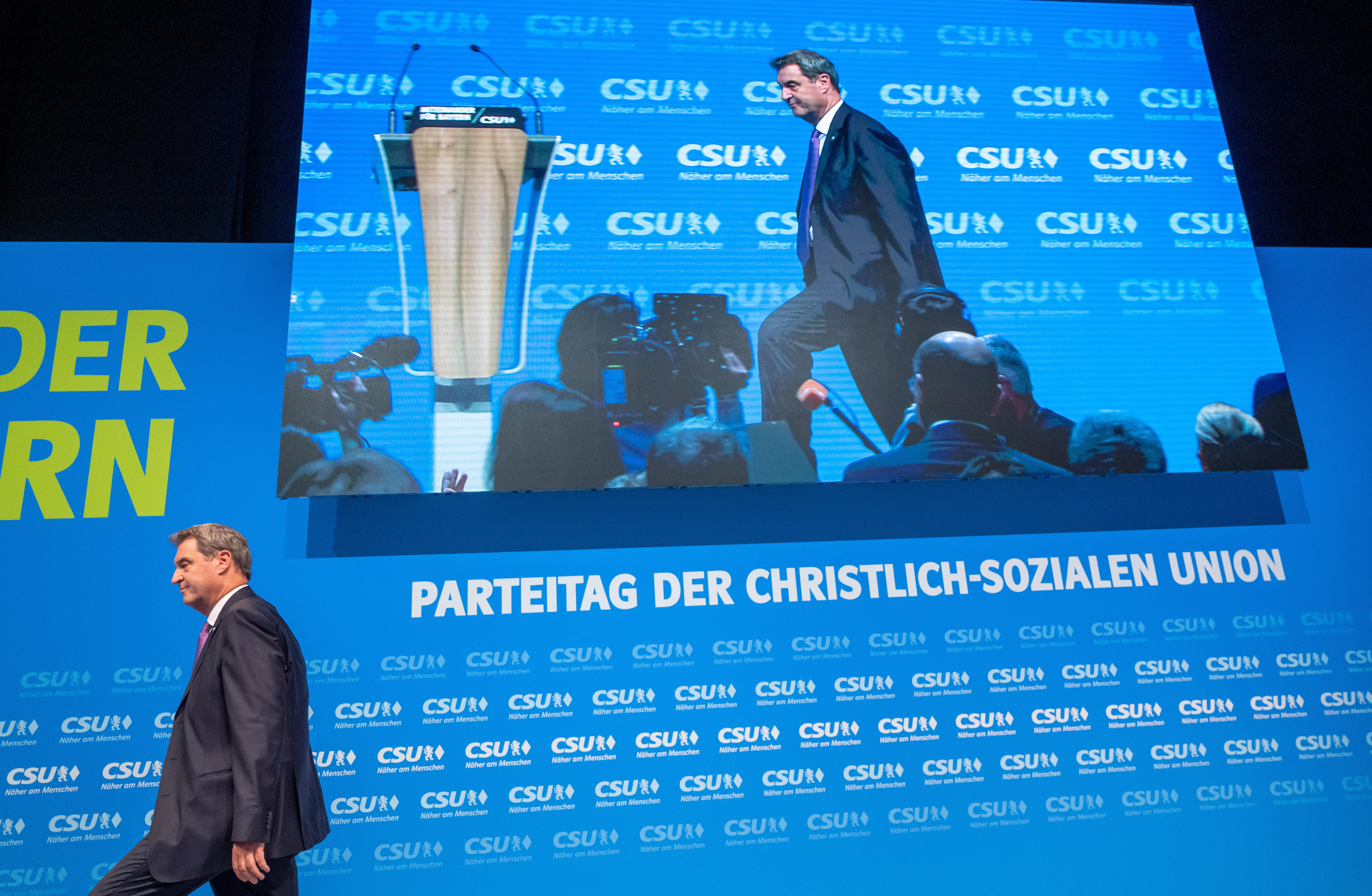 06.05.23: Markus Söder, Parteichef der CSU, verlässt nach seiner Rede beim CSU-Parteitag die Bühne.