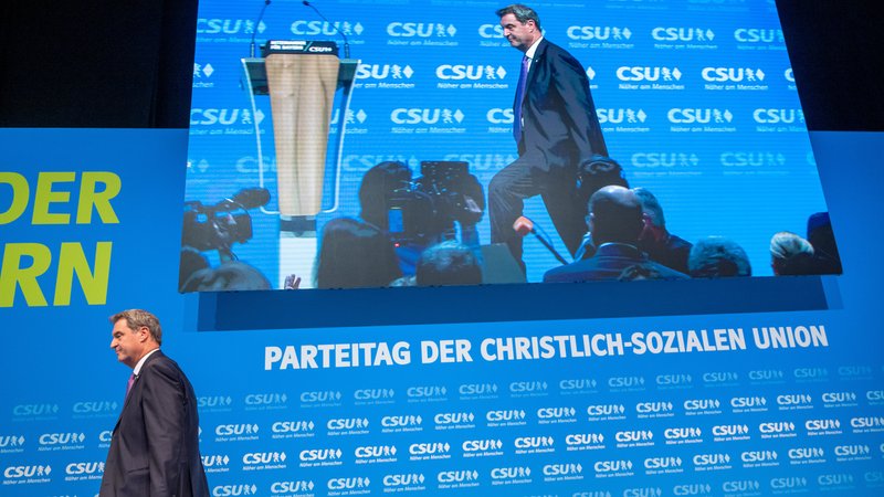06.05.23: Markus Söder, Parteichef der CSU, verlässt nach seiner Rede beim CSU-Parteitag die Bühne.