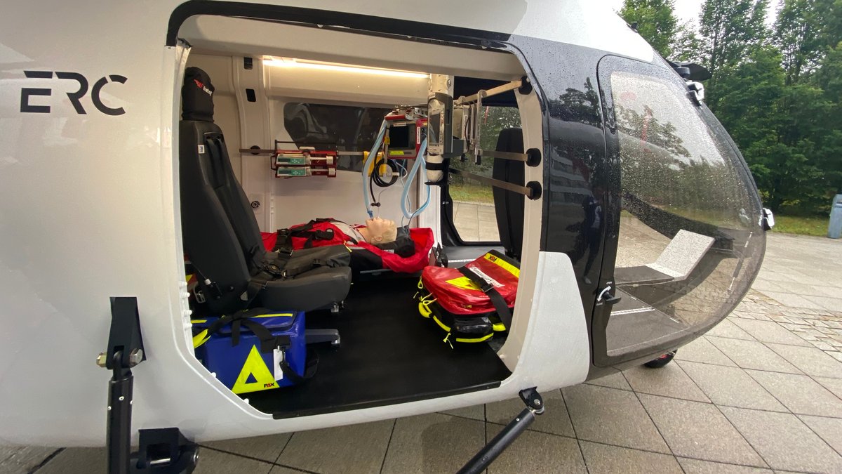 Kabine des "eResCopter" mit Platz für Pilot, Patient und Arzt