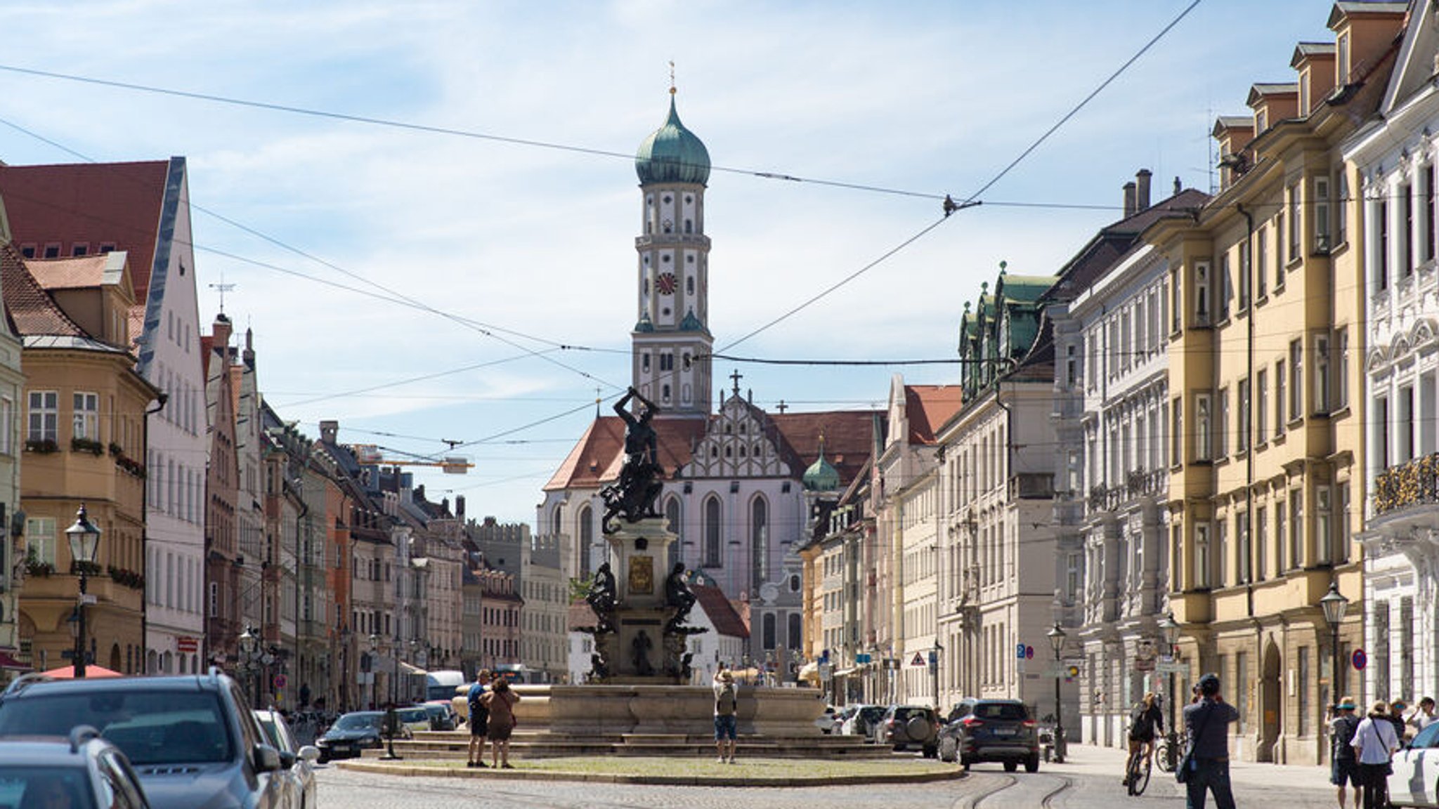 Der Herkulesbrunnen in der Maximilianstraße in Augsburg