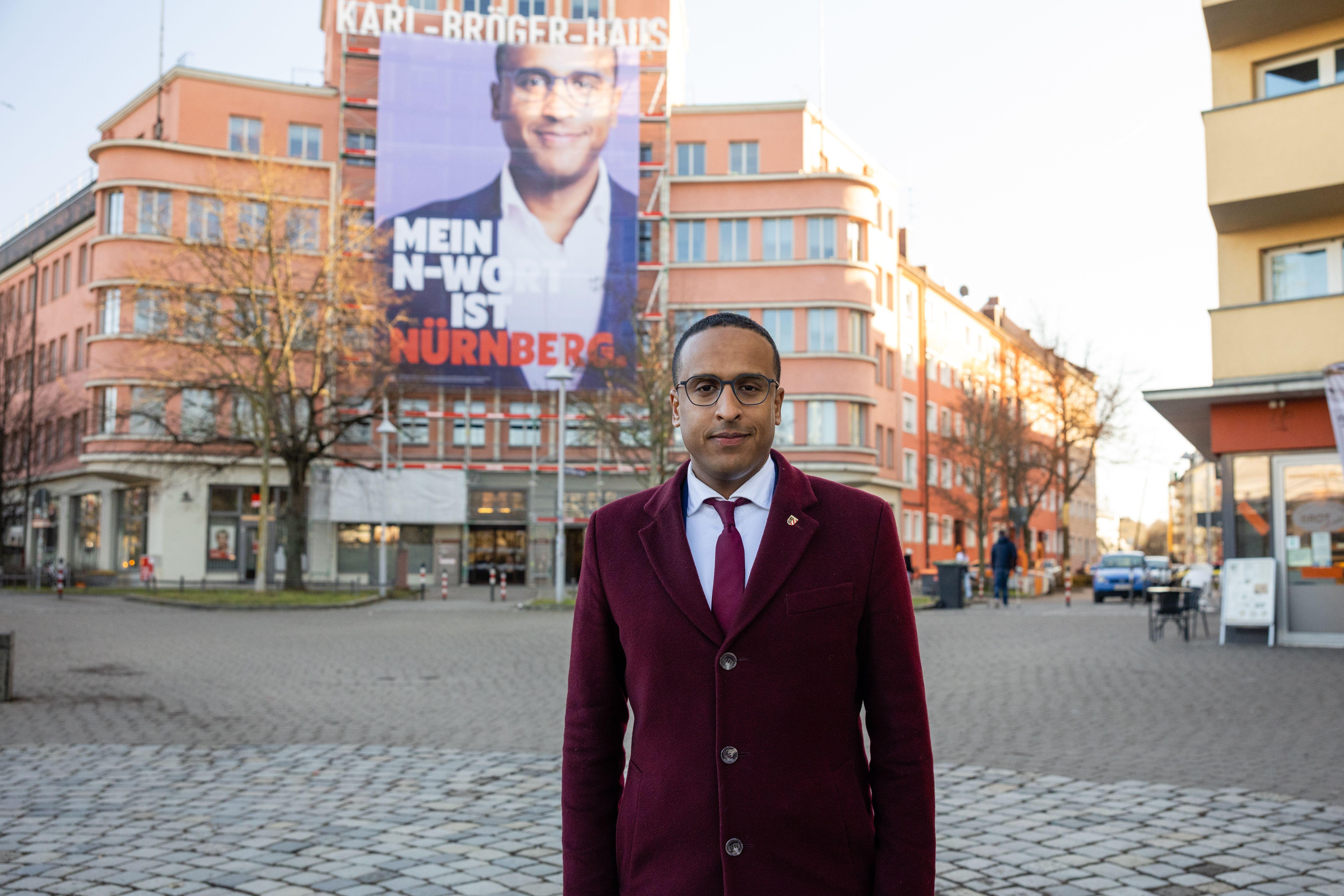 Ein riesiges Plakat des Nürnberger Oberbürgermeister-Kandidaten Nasser Ahmed sorgt für Aufregung