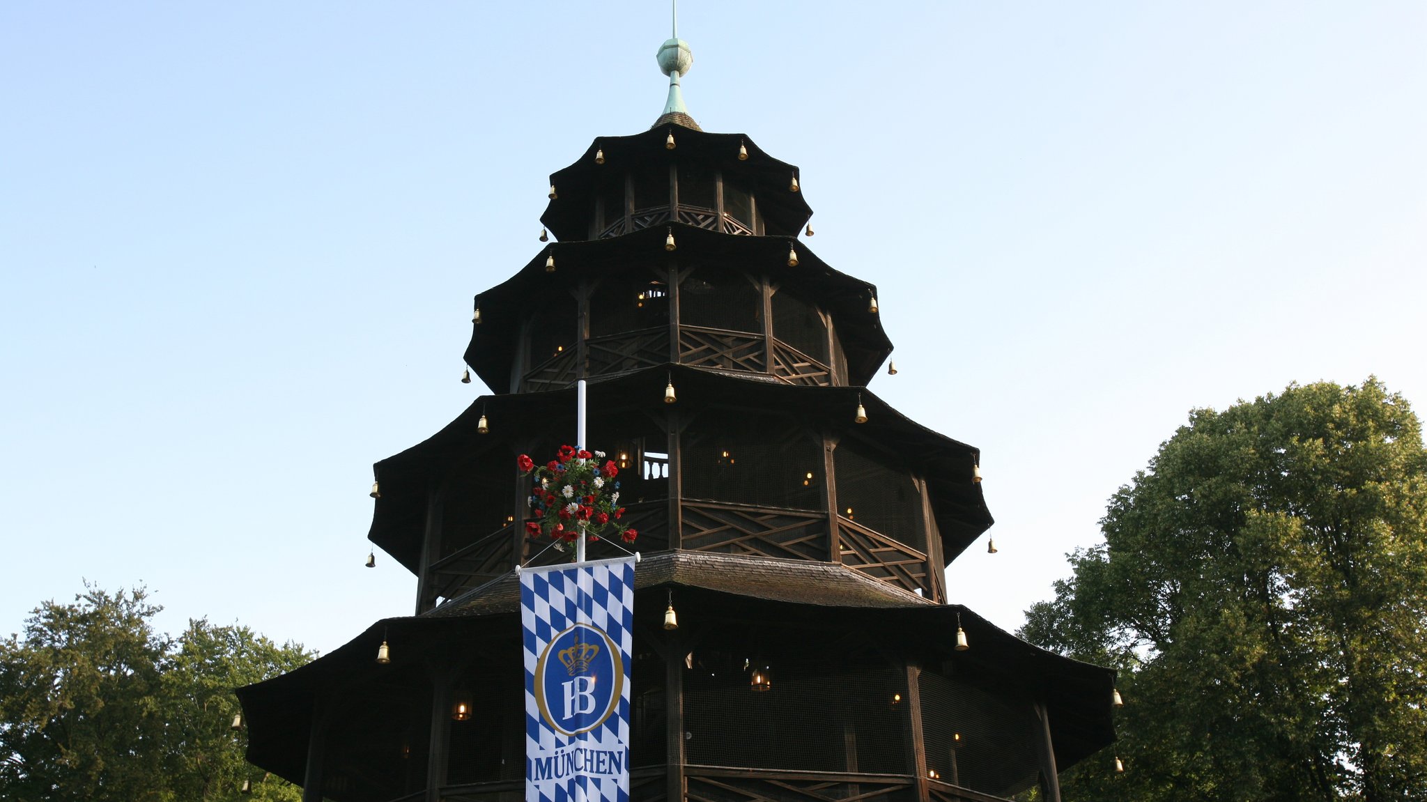 Der chinesische Turm im Englischen Garten in München