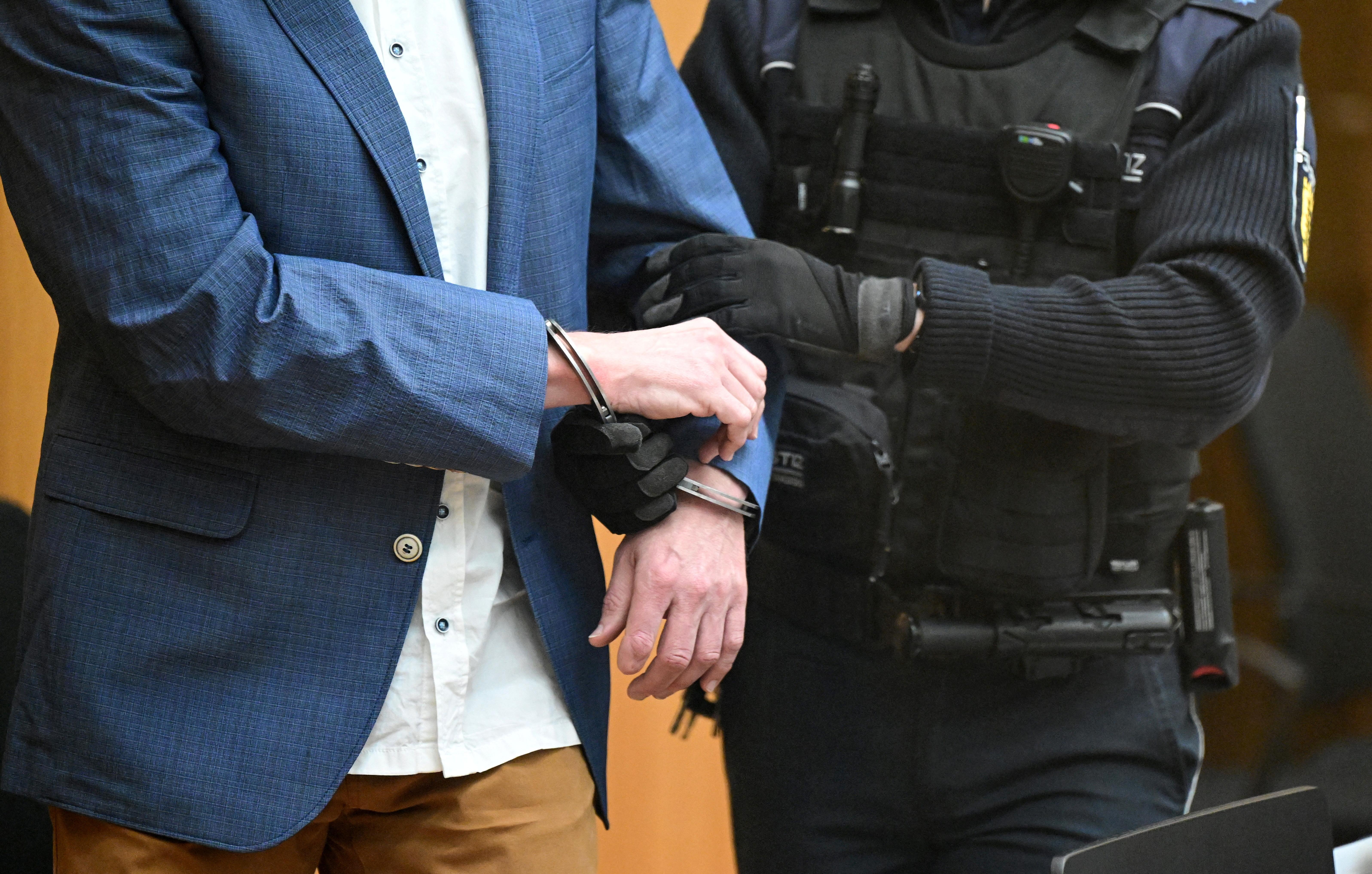 In Stuttgart hat der erste von drei Prozessen um eine Gruppe mutmaßlicher Reichsbürger begonnen