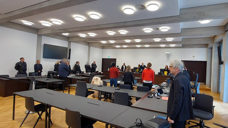 "9mm"-Ohrring und DNA: Wichtige Spuren im Fall Alexandra R. | Bild: BR "9mm"-Ohrring und DNA: Wichtige Spuren im Fall Alexandra R.