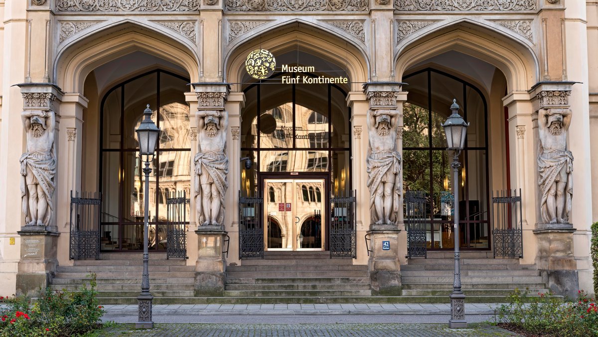 Eingang des Museums Fünf Kontinente in München