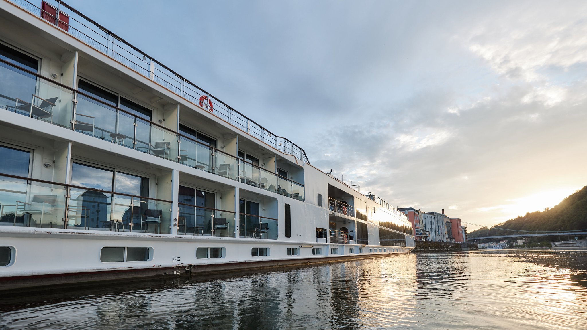 Flusskreuzfahtschiffe auf der niederbayerischen Donau 