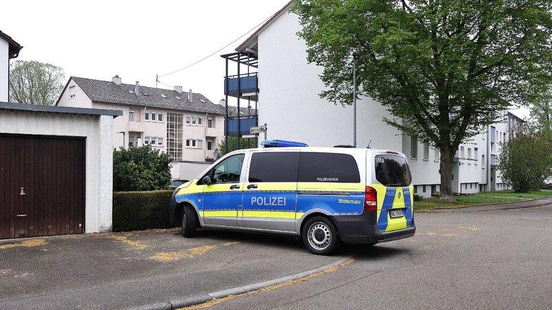 Polizeifahrzeug in Wohngebiet in Waiblingen | Bild: 7aktuell.de | Kevin Lermer Polizeifahrzeug in Wohngebiet in Waiblingen
