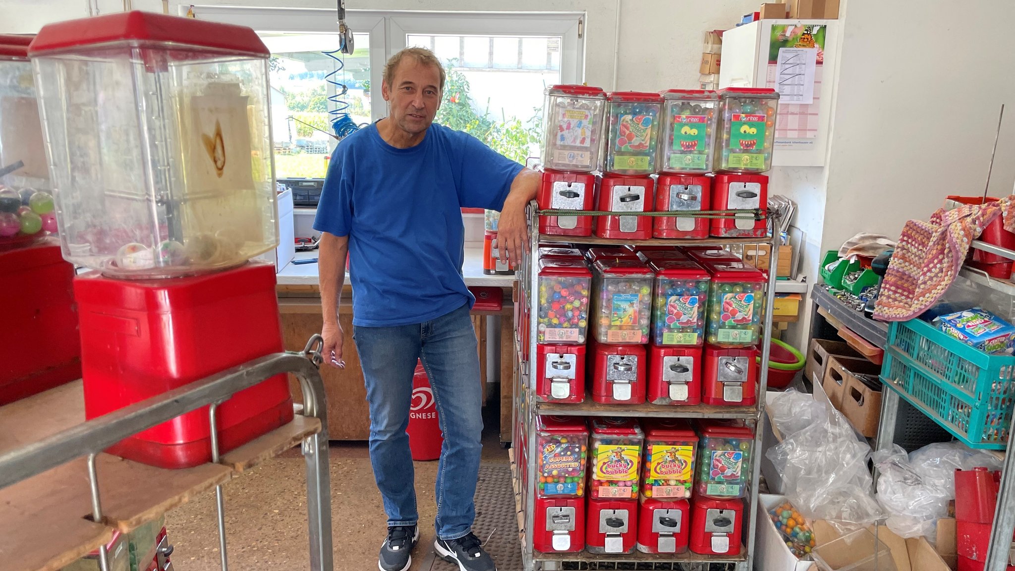 "Kaugummi-König" Gerhard Jahn in seiner Werkstatt