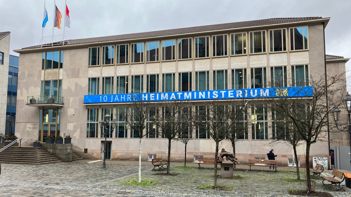 Das Gebäude des Heimatministeriums am Lorenzer Platz in Nürnberg
