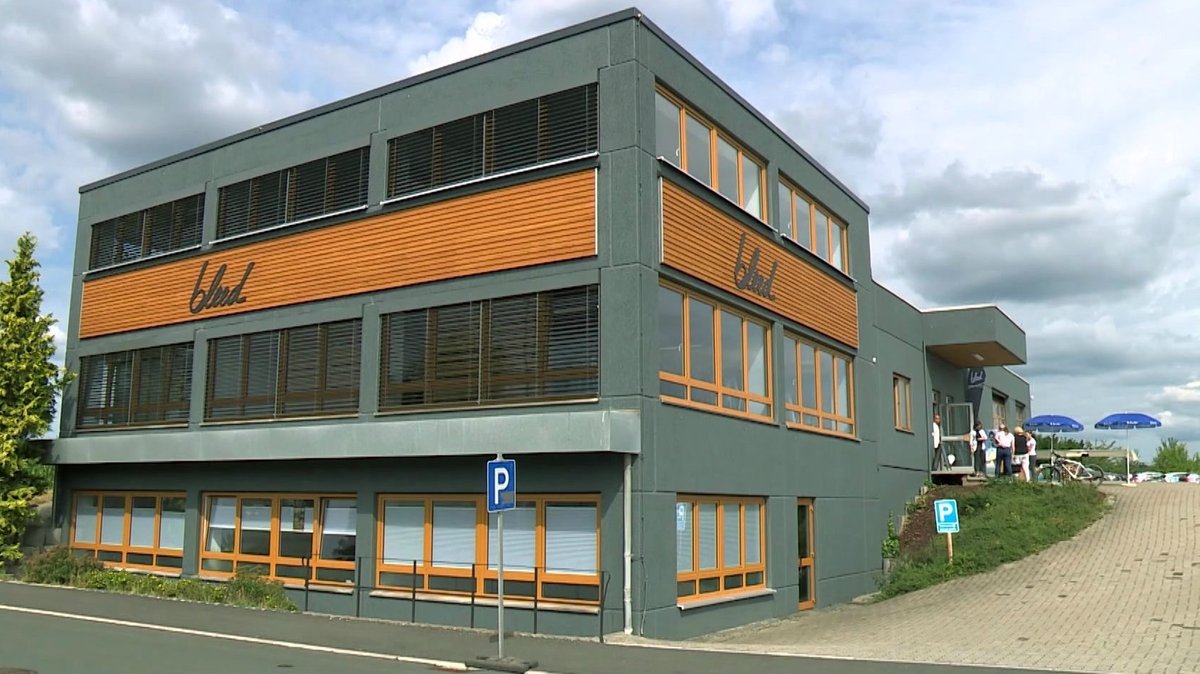 Der neue Firmensitz des Ökomoden-Herstellers Bleed in Helmbrechts