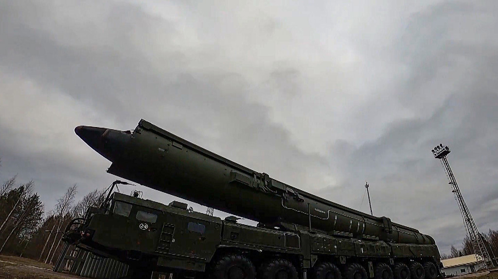 Yars Interkontinental-Rakete an der auch nukleare Sprengköpfe montiert werden können. Russland erwägt die Stationierung an Grenze zu Polen.