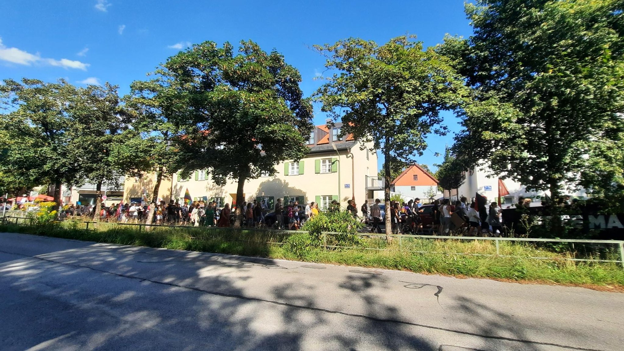 Der Demonstrationszug in Alt-Perlach