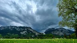 Ein Unwetter zieht über Schwangau (Archivbild) | Bild:dpa-Bildfunk/Alex Forstreuter