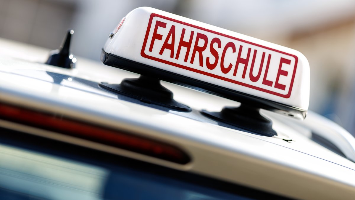 Fahrschüler bekifft am Steuer: Erste Fahrstunde, erster Punkt 
