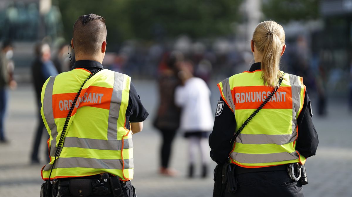 Mehrere Bundesländer verschärfen Corona-Regeln | BR24