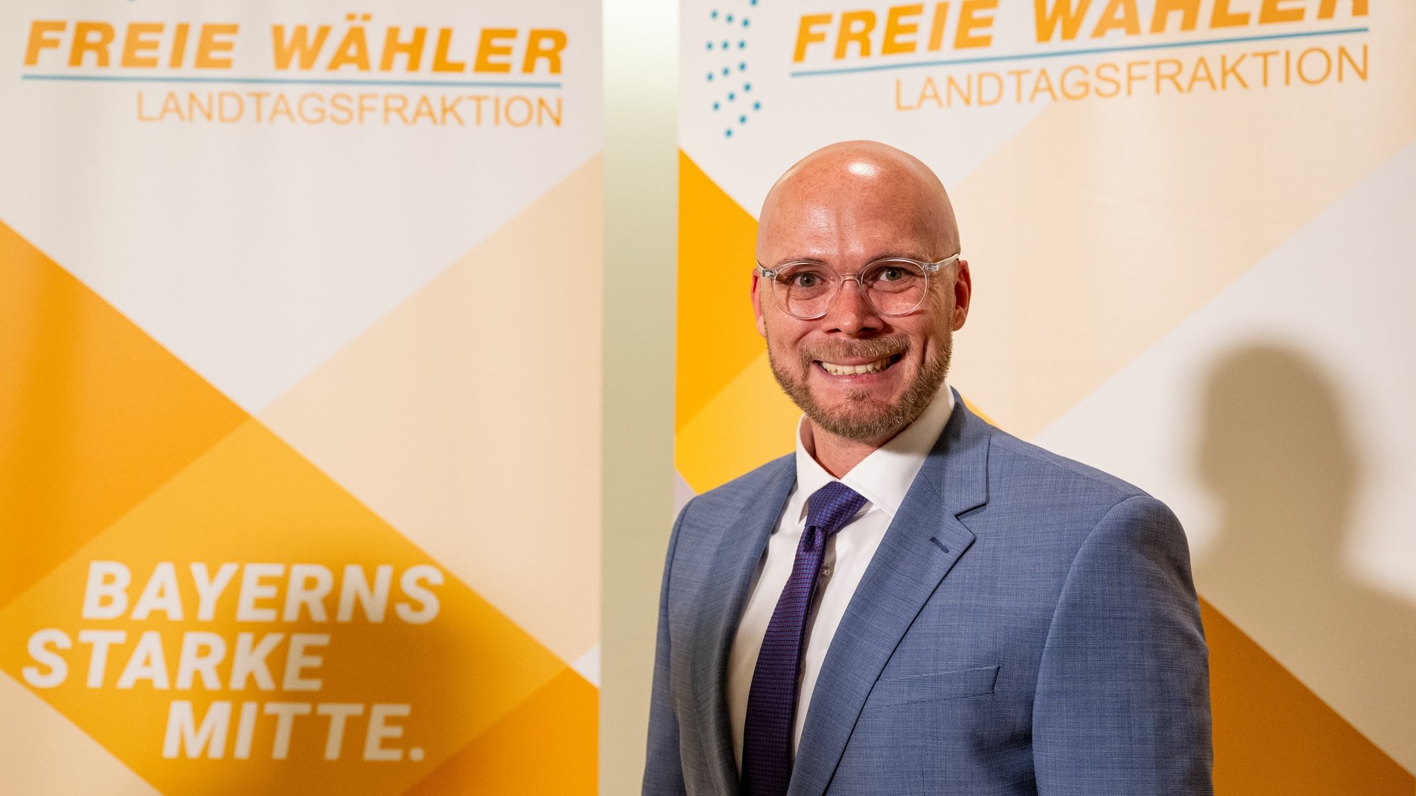 26.10.2023, Bayern, München: Fabian Mehring, designierter bayerischer Digitalminister, aufgenommen nach einer Sitzung der Landtagsfraktion der Freien Wähler. Foto: Lennart Preiss/dpa +++ dpa-Bildfunk +++