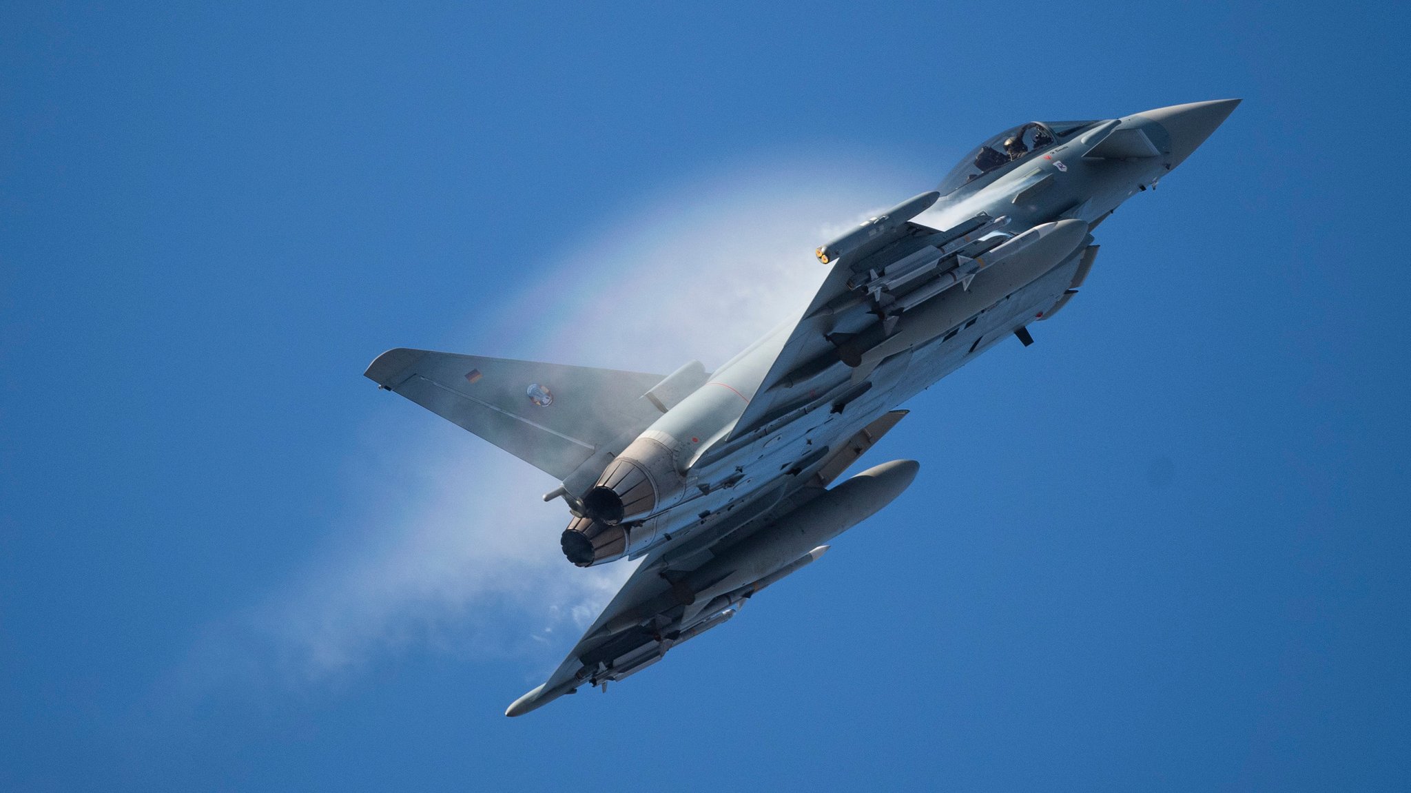 Ein Kampfflugzeug vom Typ Eurofighter Typhoon der Luftwaffe.