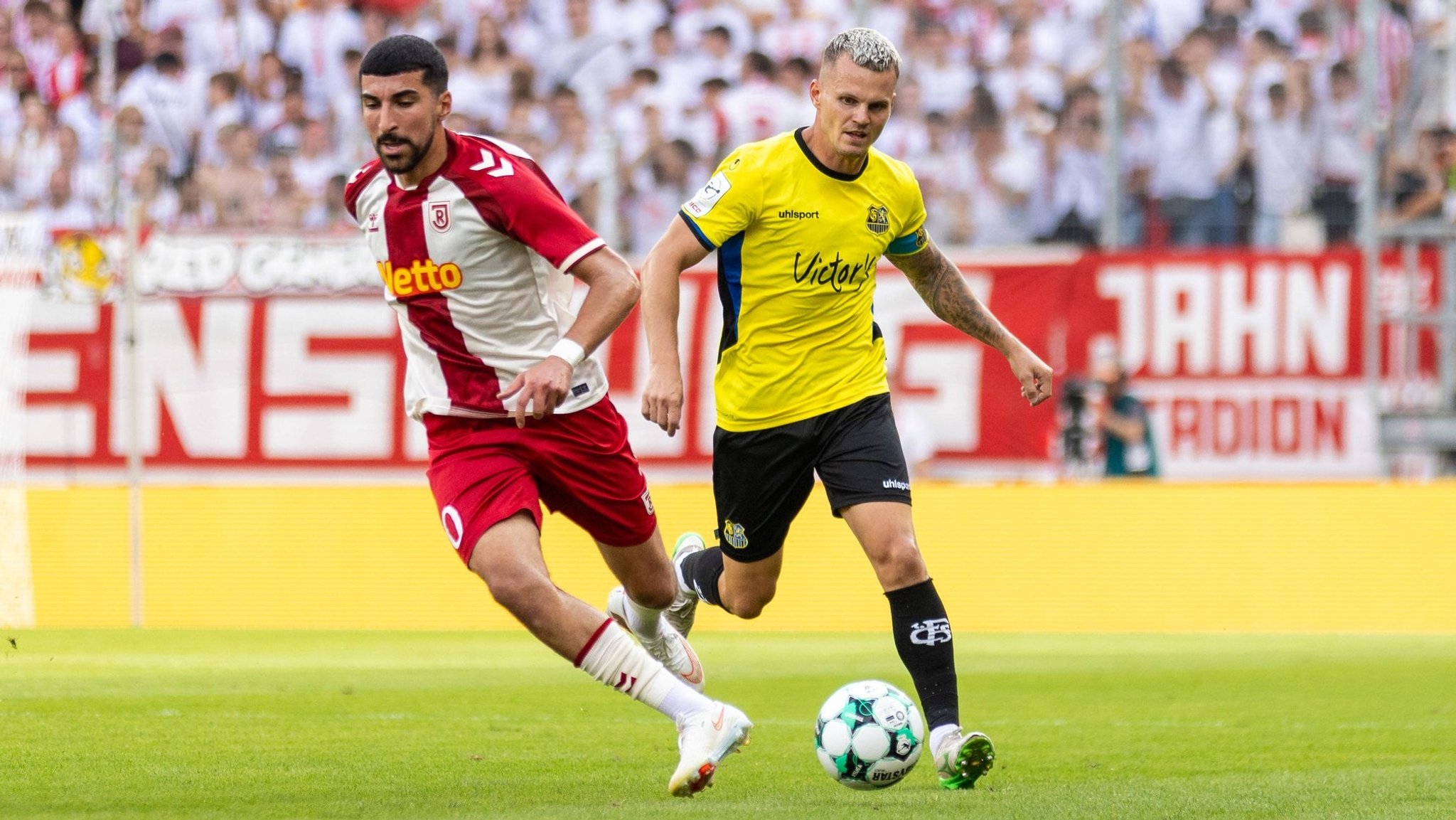 Der SSV Jahn Regensburg hat eine bittere Niederlage gegen den 1. FC Saarbrücken kassiert