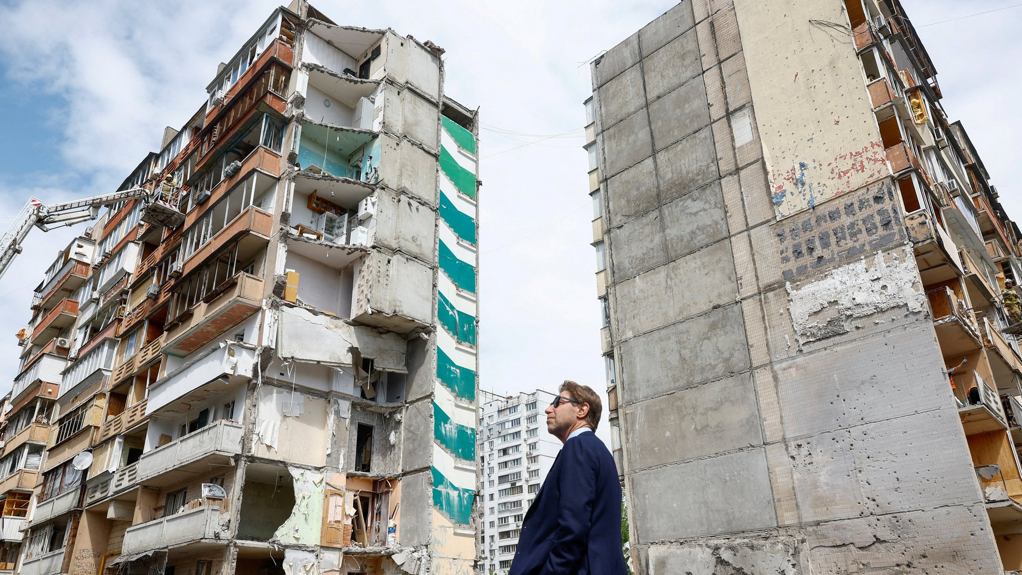 Zerstörtes Gebäude nach russischem Angriff auf Kiew mit 24 Toten am 15.5.26 | Bild: reuters Zerstörtes Gebäude nach russischem Angriff auf Kiew mit 24 Toten am 15.5.26