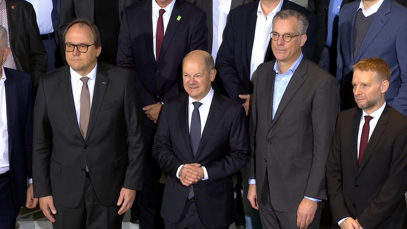 Scholz sagt Stahlindustrie Unterstützung zu | Bild: Bayerischer Rundfunk 2023 Scholz sagt Stahlindustrie Unterstützung zu