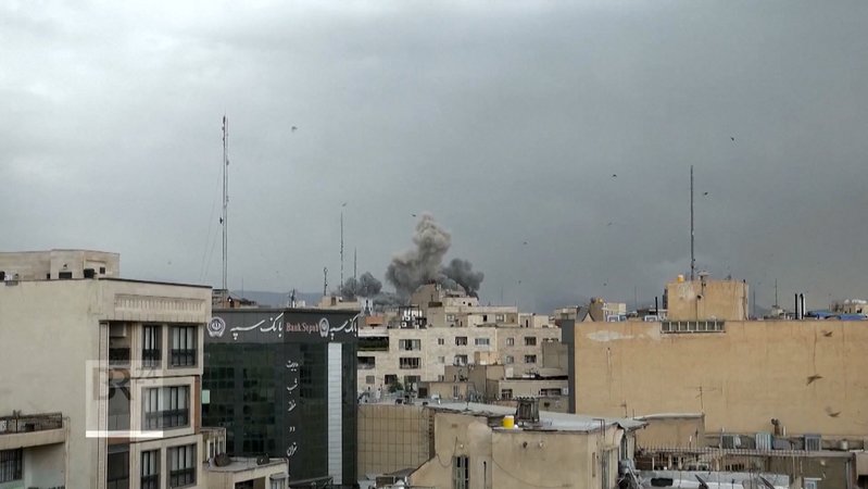 USA und Israel attackieren weiter den Iran und der antwortet mit neuen Raketenangriffen. | Bild: Bayerischer Rundfunk 2026 USA und Israel attackieren weiter den Iran und der antwortet mit neuen Raketenangriffen.