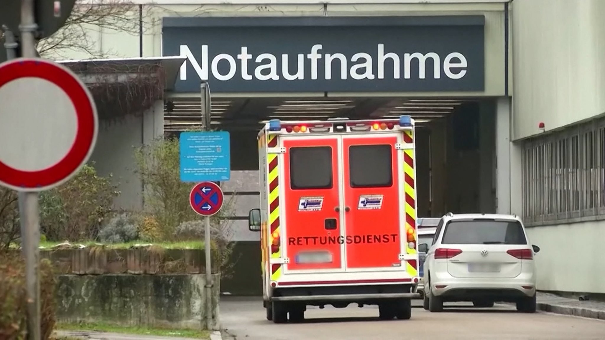 Die Krankenhausreform - die Bundesregierung hat sie beschlossen jetzt müssen die Länder sie umsetzen. In Bayern heißt das: Kliniken müssen sich neu aufstellen, manche Standorte werden nicht mehr alles anbieten können, was sie heute anbieten. | Bild: Bayerischer Rundfunk 2026 Die Krankenhausreform - die Bundesregierung hat sie beschlossen jetzt müssen die Länder sie umsetzen. In Bayern heißt das: Kliniken müssen sich neu aufstellen, manche Standorte werden nicht mehr alles anbieten können, was sie heute anbieten.