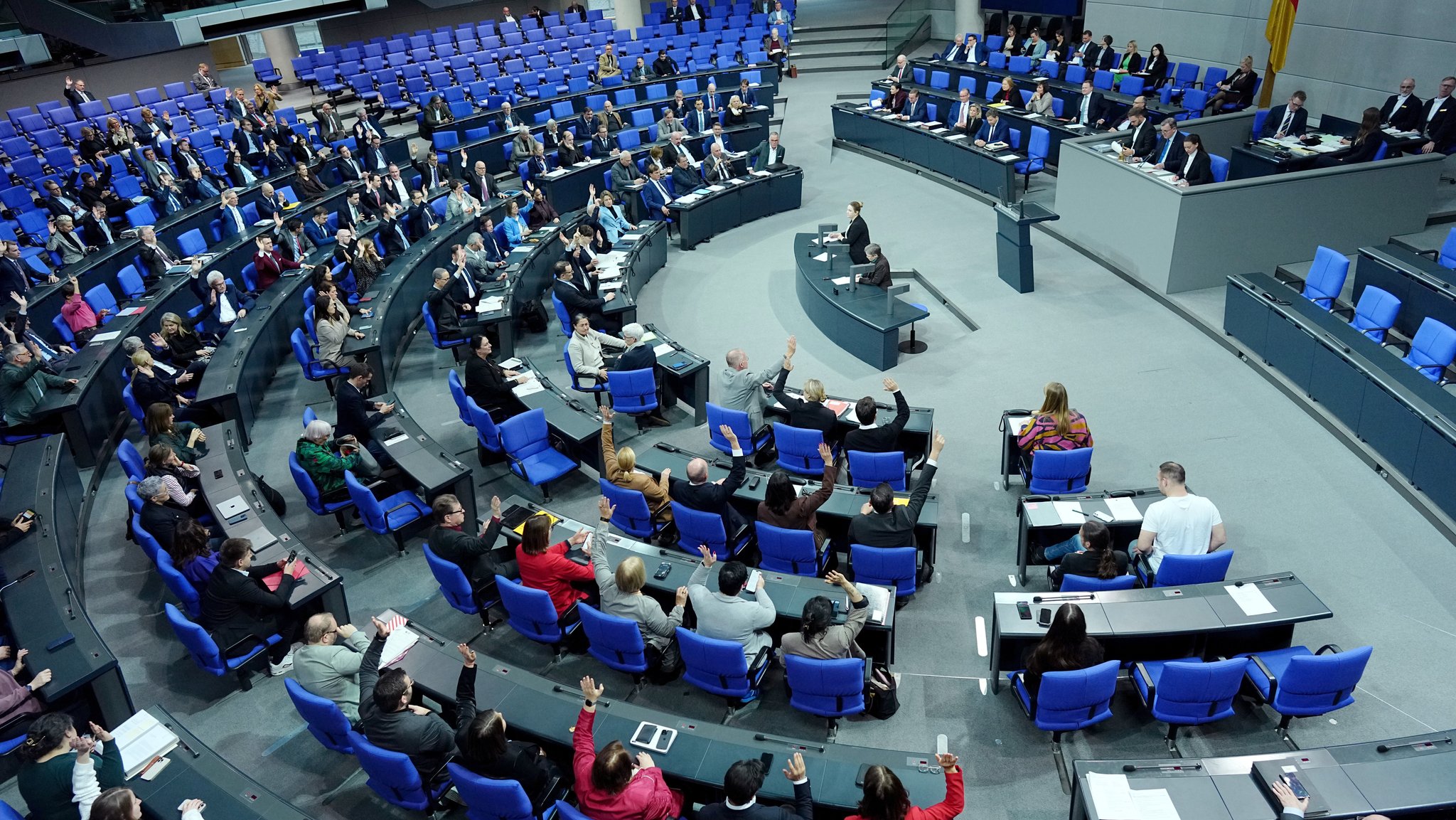 Das Plenum bei der Abstimmung zu Unterpunkten der Renten-Regelung | Bild: pa/dpa/Kay Nietfeld Das Plenum bei der Abstimmung zu Unterpunkten der Renten-Regelung