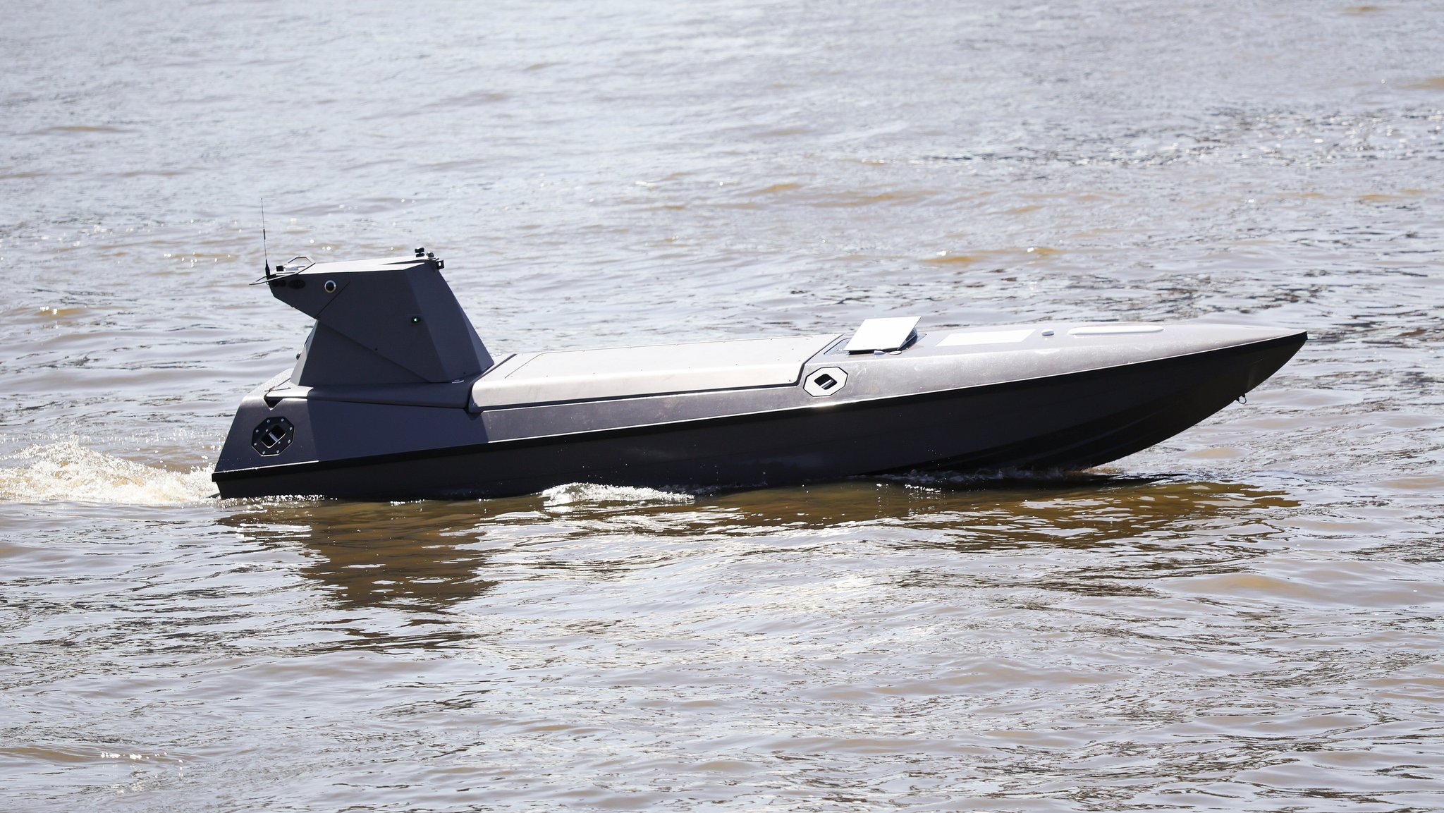 Ein unbemanntes Drohnenboot.