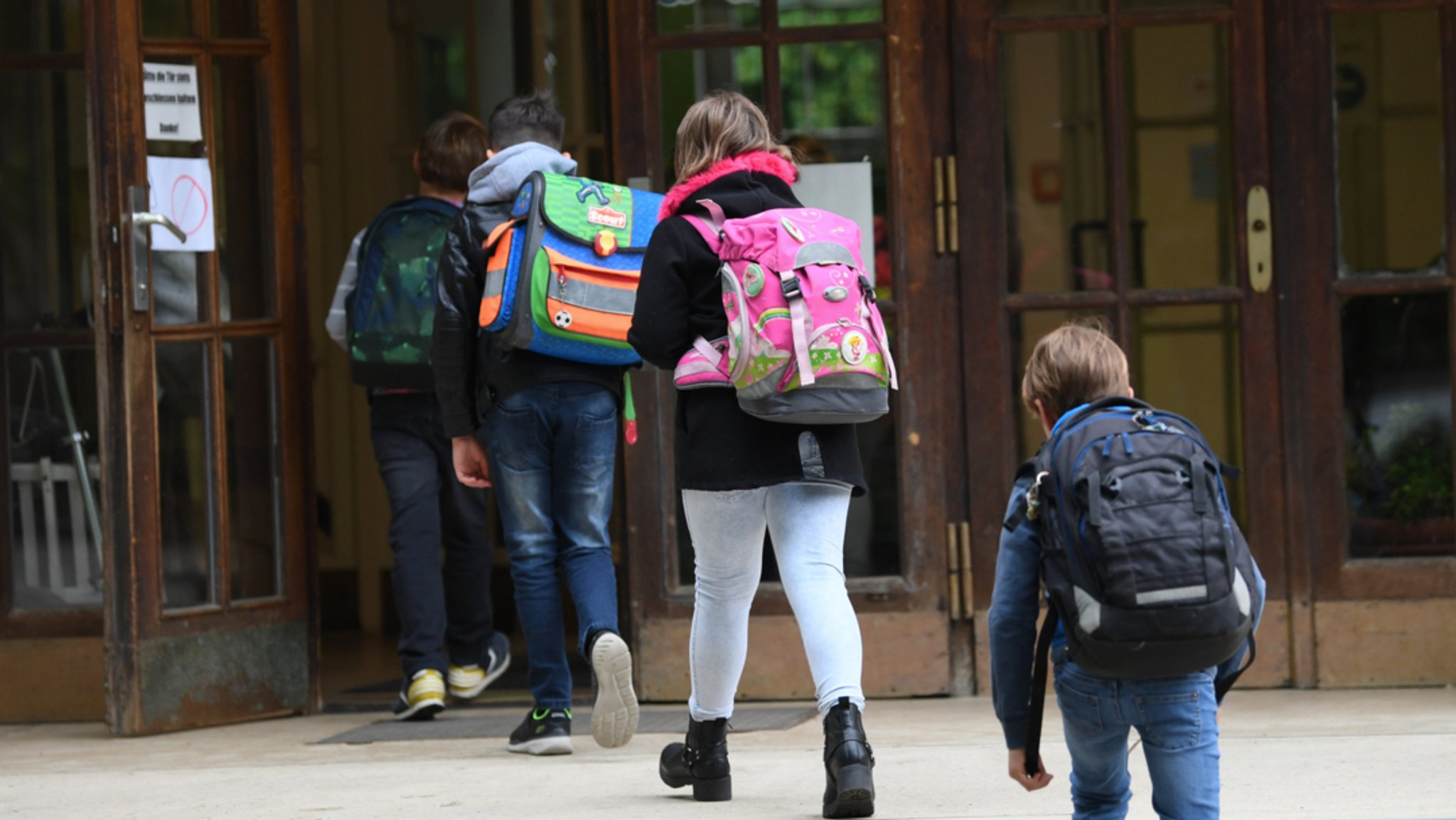 Können Eltern ihre Kinder trotz Präsenzpflicht zu Hause lassen?