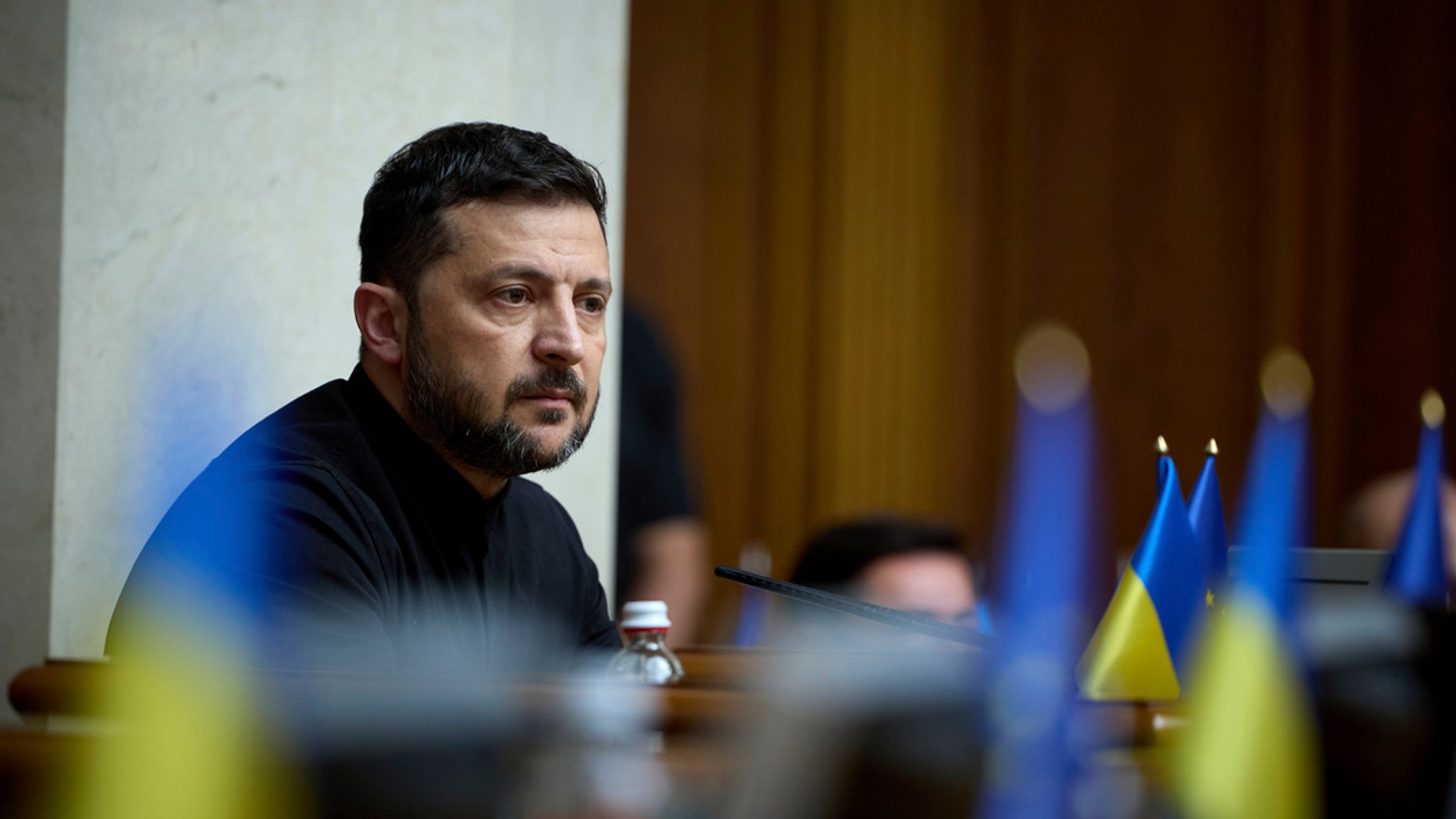 Archivbild: Der ukrainische Präsident Wolodymyr Selenskyj nimmt an der Parlamentssitzung teil | Bild: dpa-Bildfunk/Vadym Sarakhan Archivbild: Der ukrainische Präsident Wolodymyr Selenskyj nimmt an der Parlamentssitzung teil