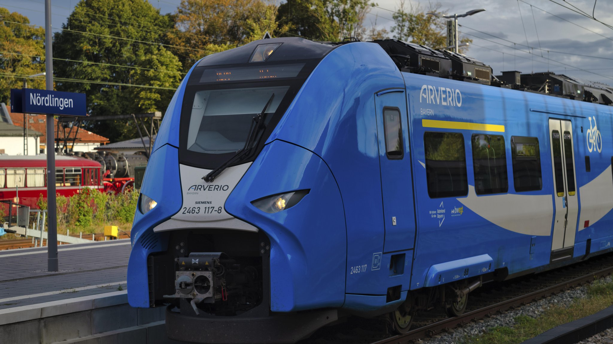 Symbolbild: Arverio-Zug in Nördlingen | Bild: picture alliance / imageBROKER | Michael Weber Symbolbild: Arverio-Zug in Nördlingen