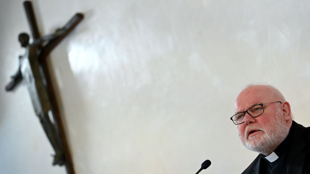 Kardinal Marx vom Bistum München gibt eine Pressekonferenz