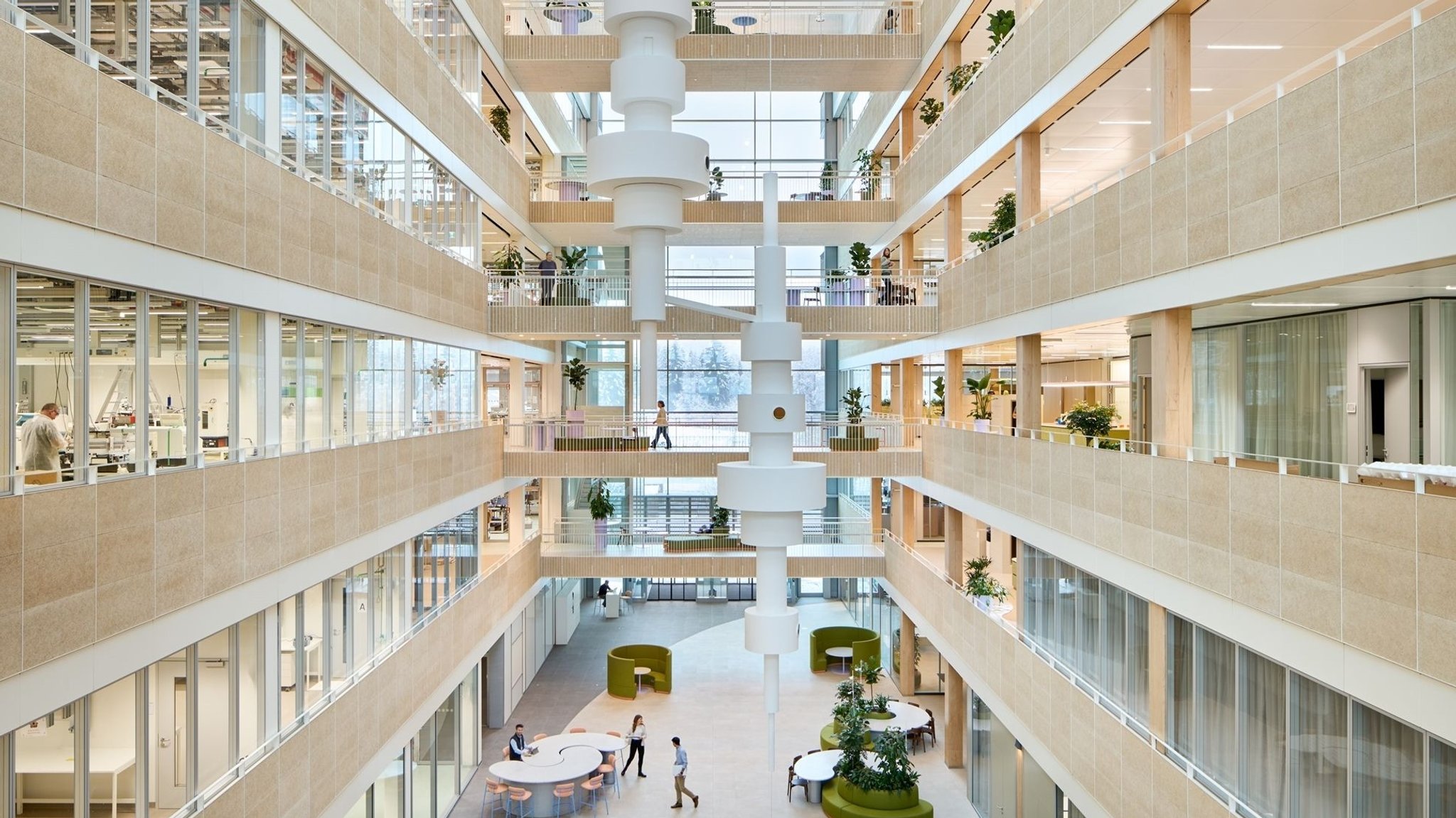 Atrium im neuen Innovationszentrum bei Roche in Penzberg 